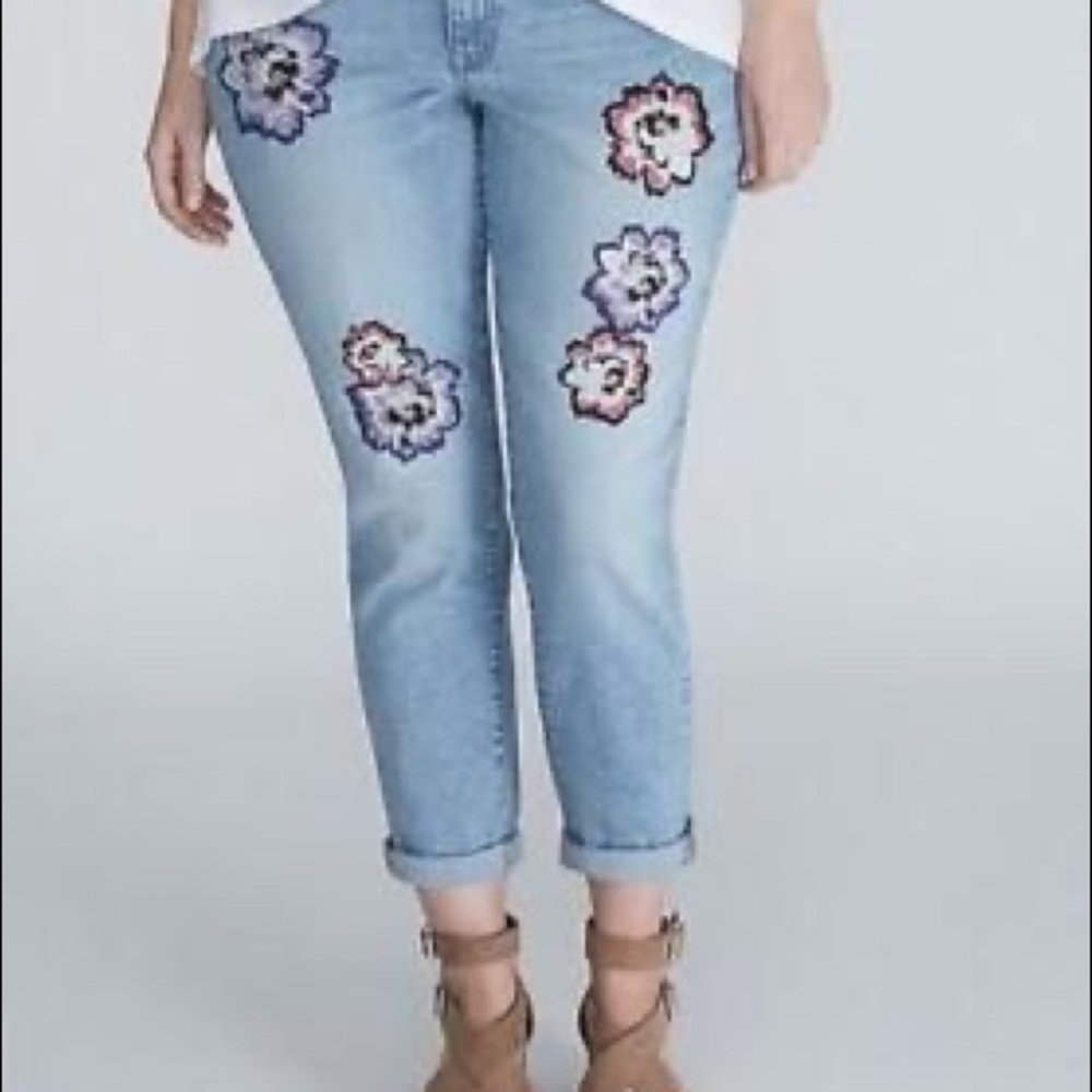 LB Acid-wash Boyfriend Jean with Embroidery